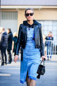 AUTUMN WINTER 2017-2018, AW 17-18, black bag, black jacket, black perfecto, black sweater, blue denim, denim skirt, detail, FALL WINTER 2017-2018, fashion week, fishnet, frenchystyle, FW, FW 17-18, hoodie, jonathan paciullo, leather bag, leather jacket, leather perfecto, MFW, MILAN, necklace, pearls, printed sweater, street style, studs, sunglasses, tights, vertical