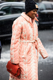 winter coat, chanel handbag, red chanel bag, leather handbag, chanel bag, black beanie, golden loops, pink puffy coat, pink printed coat, rhombuses coat, Nikki Ogunnaike, fashion week, frenchystyle, FW, jonathan paciullo, street style, NYFW, NEW YORK, AUTUMN WINTER 2022-2023, FALL WINTER 2022_2023, FW 22-23, vertical, atmosphere details