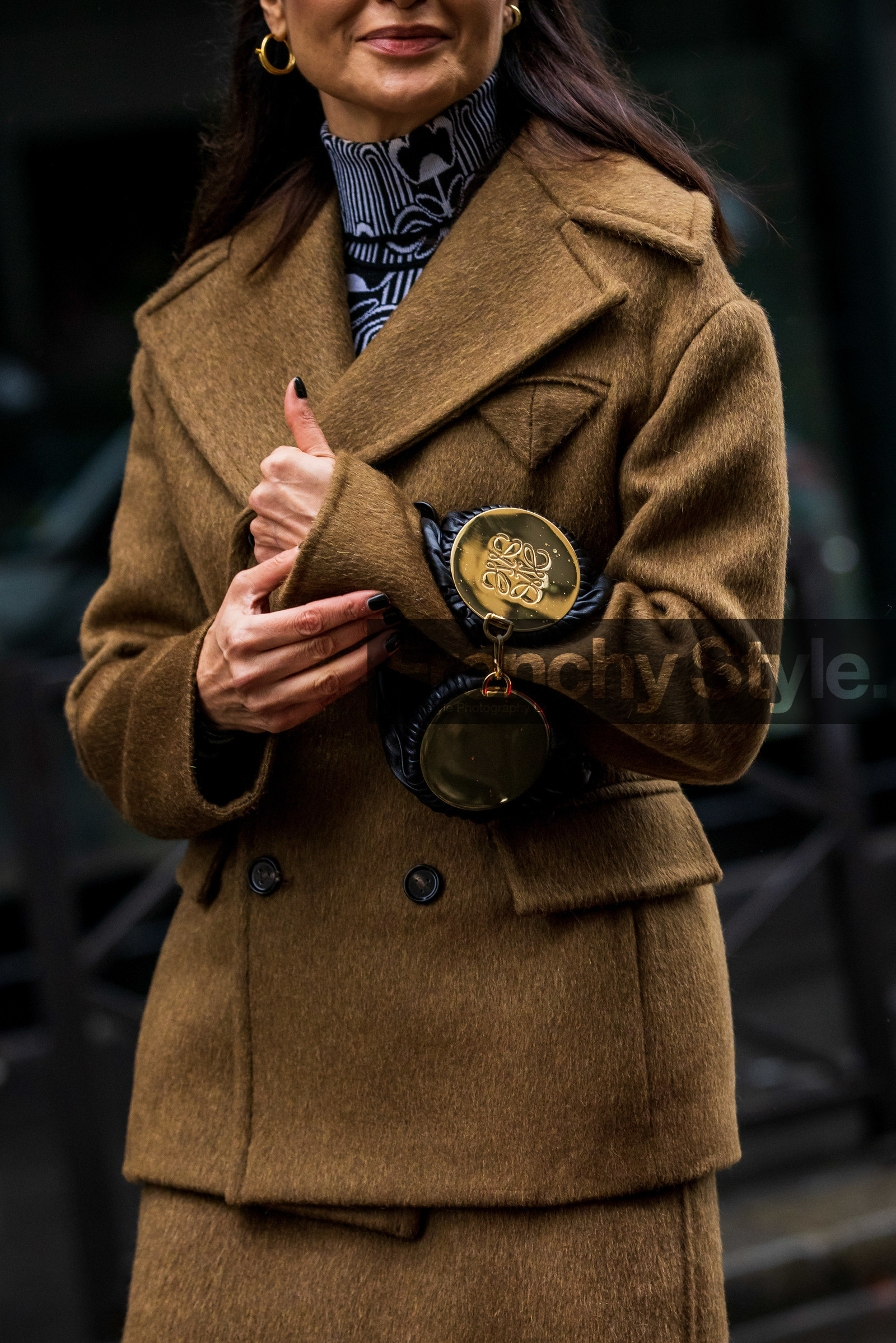 bag, black and white, black bag, close up, coat, detail, khaki coat, khaki skirt, loewe bag, prada turtleneck, printed turtleneck, skirt, statement bag, turtleneck, wool coat, wool skirt, fashion week, frenchystyle, FW, jonathan paciullo, street style, PFW, PARIS, SPRING SUMMER 2022, SS 22, vertical, atmosphere details