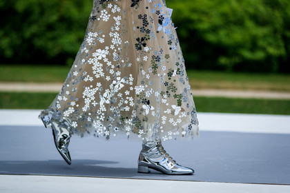 christian dior, embroideries, floral, flowers, graphic dress, graphic skirt, leather shoes, printed dress, printed skirt, shiny shoes, silver shoes, fashion week, frenchystyle, FW, jonathan paciullo, street style, PFW, PARIS, horizontal, atmosphere details, detail, AUTUMN WINTER 2018-2019, FALL WINTER 2018-2019, FW 18-19