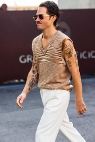 beige knit, fluid pants, Jean-Sebastien Roques, missoni look, sleveless knit, striped knit, sunglasses, white pants, tattoo, v-neck knit, fashion week, frenchystyle, FW, jonathan paciullo, street style, MFW, MILAN, SPRING SUMMER 2022, SS 22, vertical, atmosphere details, detail, menswear