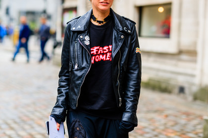 atmosphere details, black jacket, black perfecto, black skirt, black sweater, choker, detail, fashion week, frenchystyle, FW, horizontal, jonathan paciullo, leather jacket, leather perfecto, LFW, LONDON, necklace, printed sweater, SPRING SUMMER 2017, SS 17, street style, woman