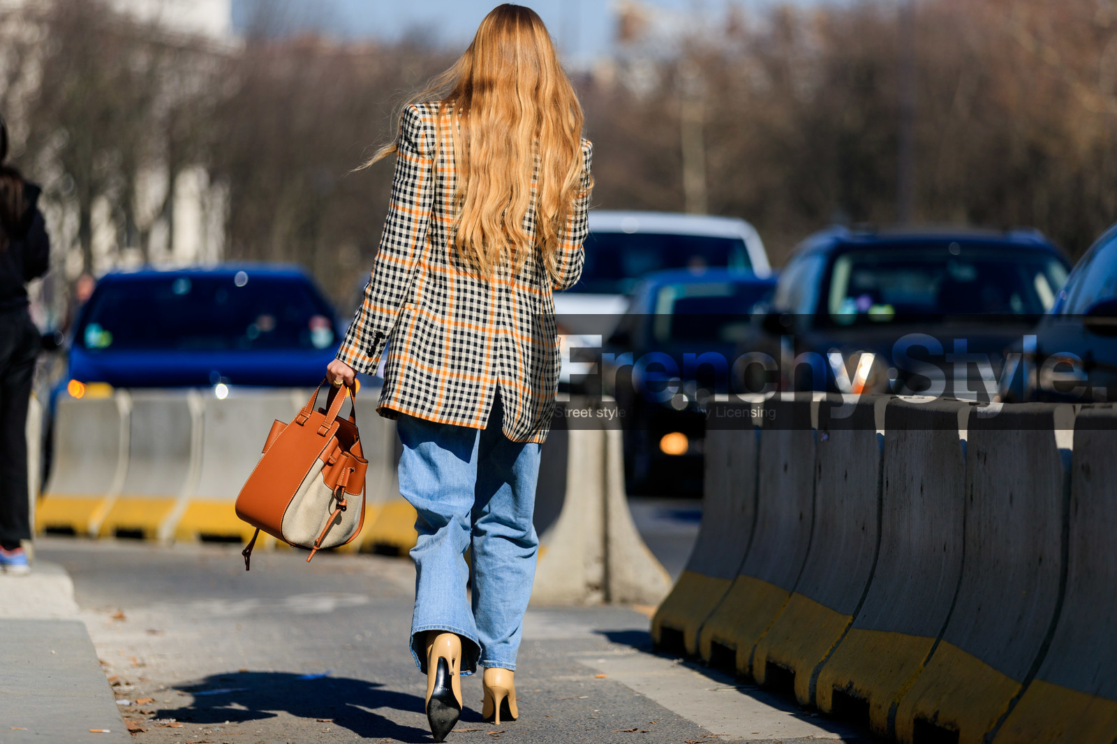 alexandra carl, beige jacket, beige shoes, blazer, blue denim, camel bag, checked, denim pants, gingham, graphic jacket, high heels, jeans, leather bag, leather shoes, loewe, plaid, printed jacket, trousers, PARIS, PFW, street style, jonathan paciullo, FW, frenchystyle, fashion week, AUTUMN WINTER 2019-2020, AW 19-20, FALL WINTER 2019-2020, FW 19-20, horizontal, atmosphere details, detail