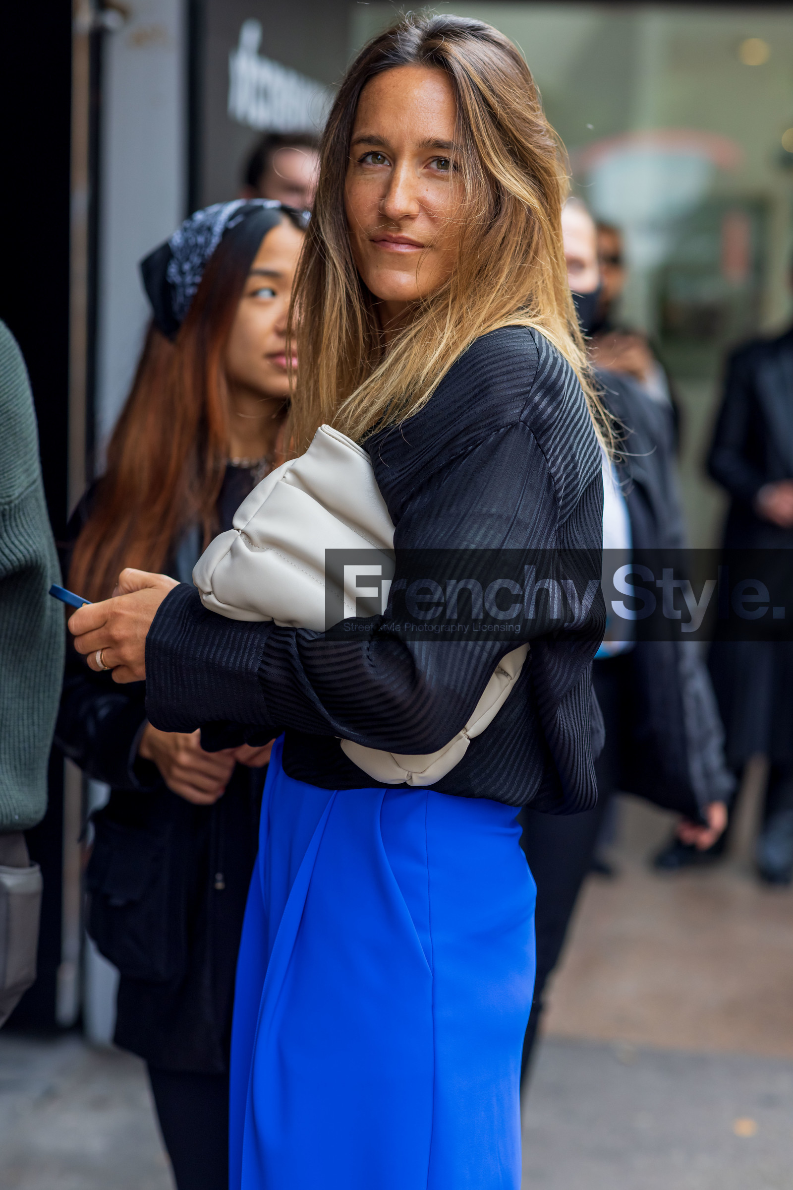 shirt, blouse, black, blue, pants, trousers, fashion week, frenchystyle, FW, jonathan paciullo, street style, SS 22, SPRING SUMMER 2022, LFW, LONDON, vertical, atmosphere details, detail