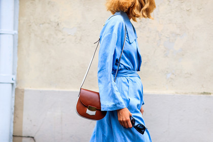 atmosphere details, AUTUMN WINTER 2016-2017, AW 16-17, blue dress, brown bag, candela novembre, detail, FALL WINTER 2016-2017, fashion week, frenchystyle, FW, FW 16-17, HAUTE COUTURE, horizontal, jonathan paciullo, leather bag, MENSWEAR, PARIS, PFW, street style, sunglasses