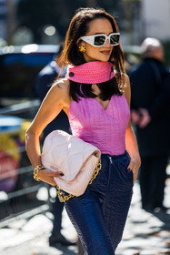 bag, fluo pink top, gold earrings, miu miu look, navy pants, oversize sunglasses, pants, pastel bag, pink bag, pink scarf, quilted bag, quilted pants, scarf, sunglasses, white sunglasses, fashion week, frenchystyle, FW, jonathan paciullo, street style, PFW, PARIS, SPRING SUMMER 2022, SS 22, vertical, atmosphere details