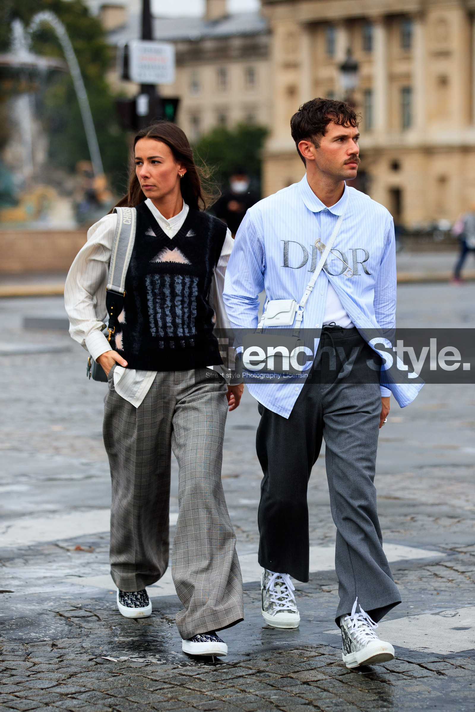 alice & j.s, alice barbier, JS roques, black pullover, striped pullover, sleeveless pullover, white shirt, striped shirt, dior bag, dior pullover, dior shirt, dior strap bag, dior pants, dior total look, dior shoes, grey pants, checked pants, plaid pants, loose pants, monogrammed shoes, monogrammed sneakers, grey sneakers, grey shoes, light blue shirt, white leather bag, crossbody bag, embroidered shirt, logo printed shirt, animal skin bag, fashion week, frenchystyle, FW, jonathan paciullo, street style, PFW, PARIS, SPRING SUMMER 2021, SS 21, vertical, full length