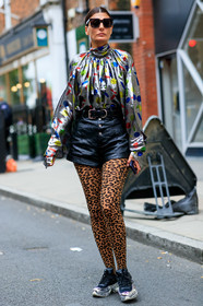 giovanna battaglia, lurex blouse, silver blouse, printed blouse, high collar blouse, long sleeves blouse, pleated blouse, drape blouse, black leather shorts, high waist shorts, black leather belt, black sunglasses, studs sunglasses, celine sunglasses, printed tights, orange tights, animal printed tights, raf simons sneakers, silvered sneakers, black sneackers, fashion week, frenchystyle, FW, jonathan paciullo, street style, vertical, full length