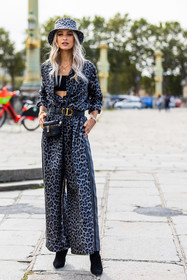 animal print, bag, belt, black belt, black boots, black bra, bob, boots, bra, dior bag, dior belt, grey bob, grey jumpsuit, jumpsuit, leather bag, leather belt, leopard, leopard bob, leopard jumpsuit, mini bag, print, printed bob, printed jumpsuit, quilted bag, suede boots, Victoria Magrath, fashion week, frenchystyle, FW, jonathan paciullo, street style, PFW, PARIS, SPRING SUMMER 2022, SS 22, vertical, full length