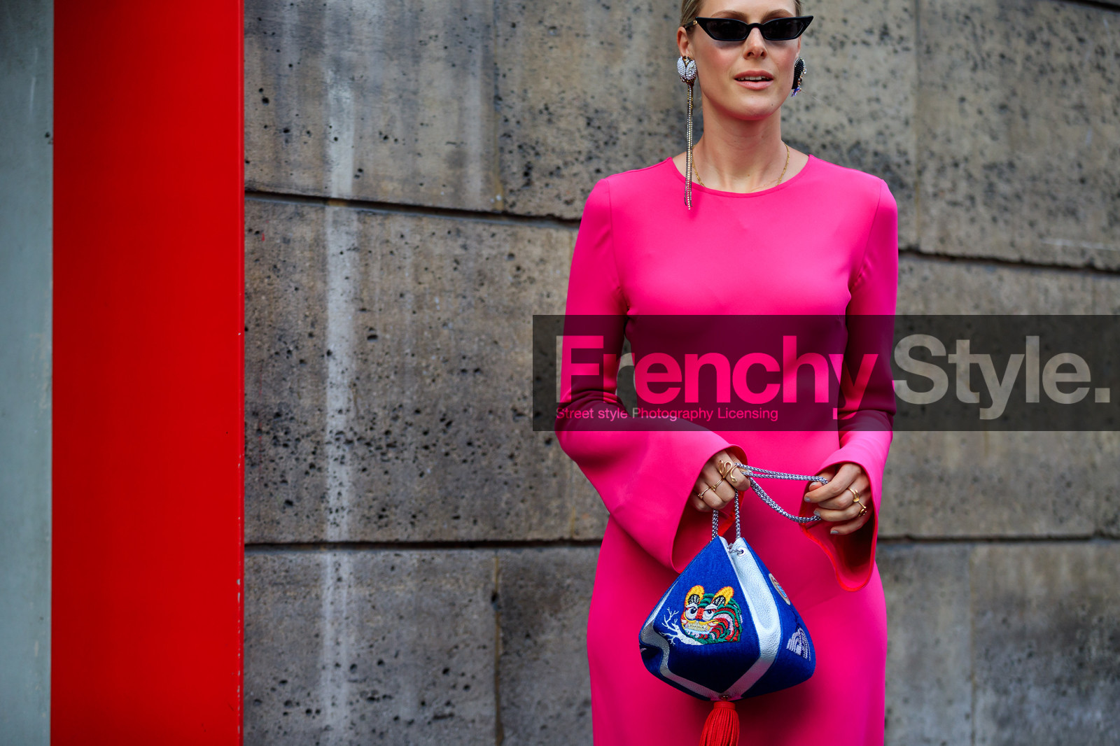 denim bag, earrings, graphic bag, leather bag, multicolor bag, pink dress, printed bag, silver bag, sunglasses, PFW, fashion week, frenchystyle, FW, jonathan paciullo, street style, PARIS, horizontal, atmosphere details, detail, AUTUMN WINTER 2018-2019, FALL WINTER 2018-2019, FW 18-19, sofie valkiers