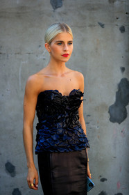 black leather top, black leather skirt, leather total look, black total look, strapless top, flower top, patchwork top, golden watch, cartier watch, panthere cartier watch, valentino look, valentino skirt, valentino top, caro daur, street style, jonathan paciullo, FW, frenchystyle, fashion week, MFW, MILAN, SPRING SUMMER 2021, SS 21, vertical, detail