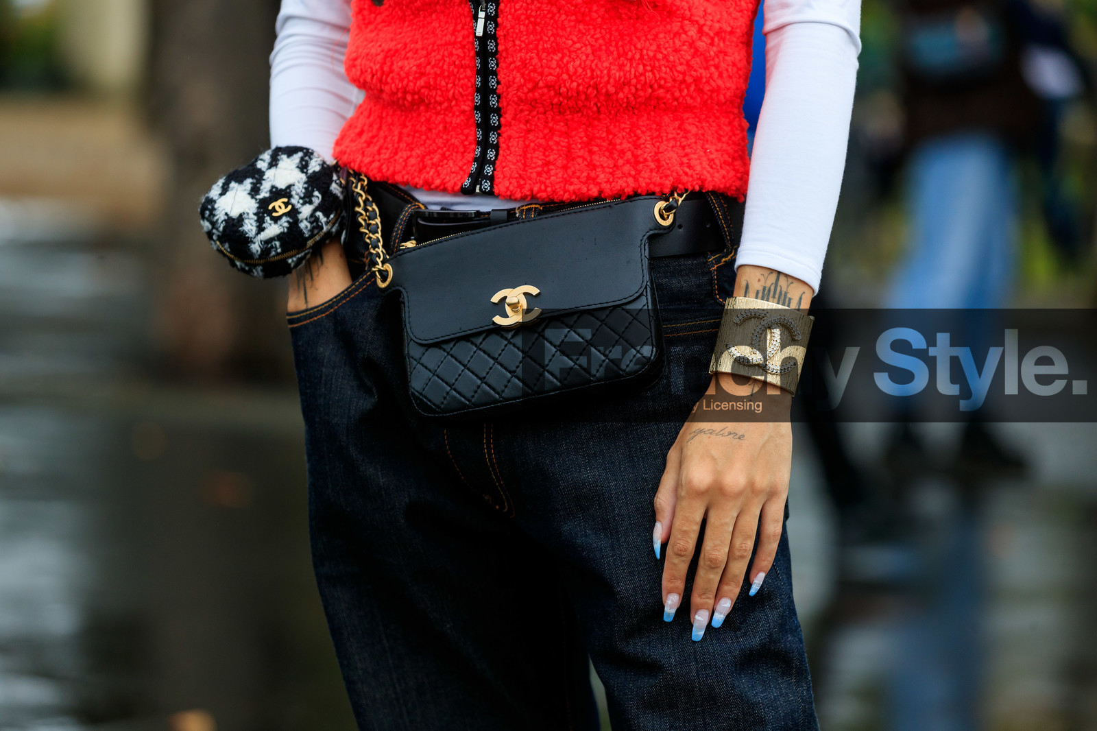 hera pradel, red jacket, chanel jacket, chanel bag, chanel belt, chanel bracelet, nails details, nail art, blue jeans, denim, white top, fur jacket, sleeveless jacket, zipped jacket, close up detail, black leather bag, black leather belt, belt bag, quilted bag, quilted belt, round shape bag, houndstooth printed bag, golden bracelet, big bangle, big bracelet, diamond bracelet, strassed bangle, strassed bracelet, PARIS, PFW, SPRING SUMMER 2020, SS 20, fashion week, frenchystyle, FW, jonathan paciullo, street style, horizontal, atmosphere details, detail