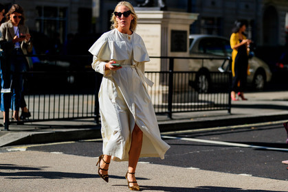 beige dress, brown shoes, leather shoes, sunglasses, velvet, fashion week, frenchystyle, FW, jonathan paciullo, street style, LFW, LONDON, SPRING SUMMER 2019, SS 19, atmosphere details, horizontal, full length