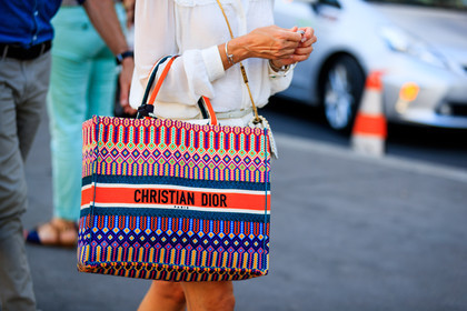 cartier, christian dior, clou bracelet, graphic bag, leather bag, multicolor bag, printed bag, white shirt, PFW, fashion week, frenchystyle, FW, jonathan paciullo, street style, PARIS, horizontal, atmosphere details, detail, AUTUMN WINTER 2018-2019, FALL WINTER 2018-2019, FW 18-19