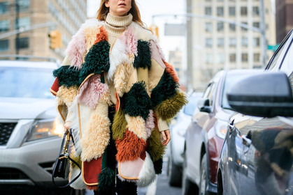 atmosphere details, AUTUMN WINTER 2017-2018, AW 17-18, beige knit, black bag, detail, FALL WINTER 2017-2018, fashion week, frenchystyle, Fur coat, fur jacket, FW, FW 17-18, green fur, gucci, horizontal, jennifer neyt, jonathan paciullo, leather bag, multicolor jacket, NEW YORK, NYFW, patchwork, pink fur, shearling, street style, trousers, turtleneck sweater