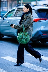 details, full black look, black pants, white striped pants, fashion week, frenchystyle, FW, jonathan paciullo, street style, NYFW, NEW YORK, AUTUMN WINTER 2022-2023, FALL WINTER 2022_2023, FW 22-23, vertical, full length