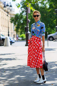 black bag, blue shirt, chanel, checked, graphic shirt, graphic skirt, leather bag, leather shoes, plaid, printed shirt, printed skirt, red skirt, sunglasses, white boots, fashion week, frenchystyle, FW, jonathan paciullo, street style, PFW, PARIS, vertical, full length, AUTUMN WINTER 2018-2019, FALL WINTER 2018-2019, FW 18-19, alexandra golovanoff