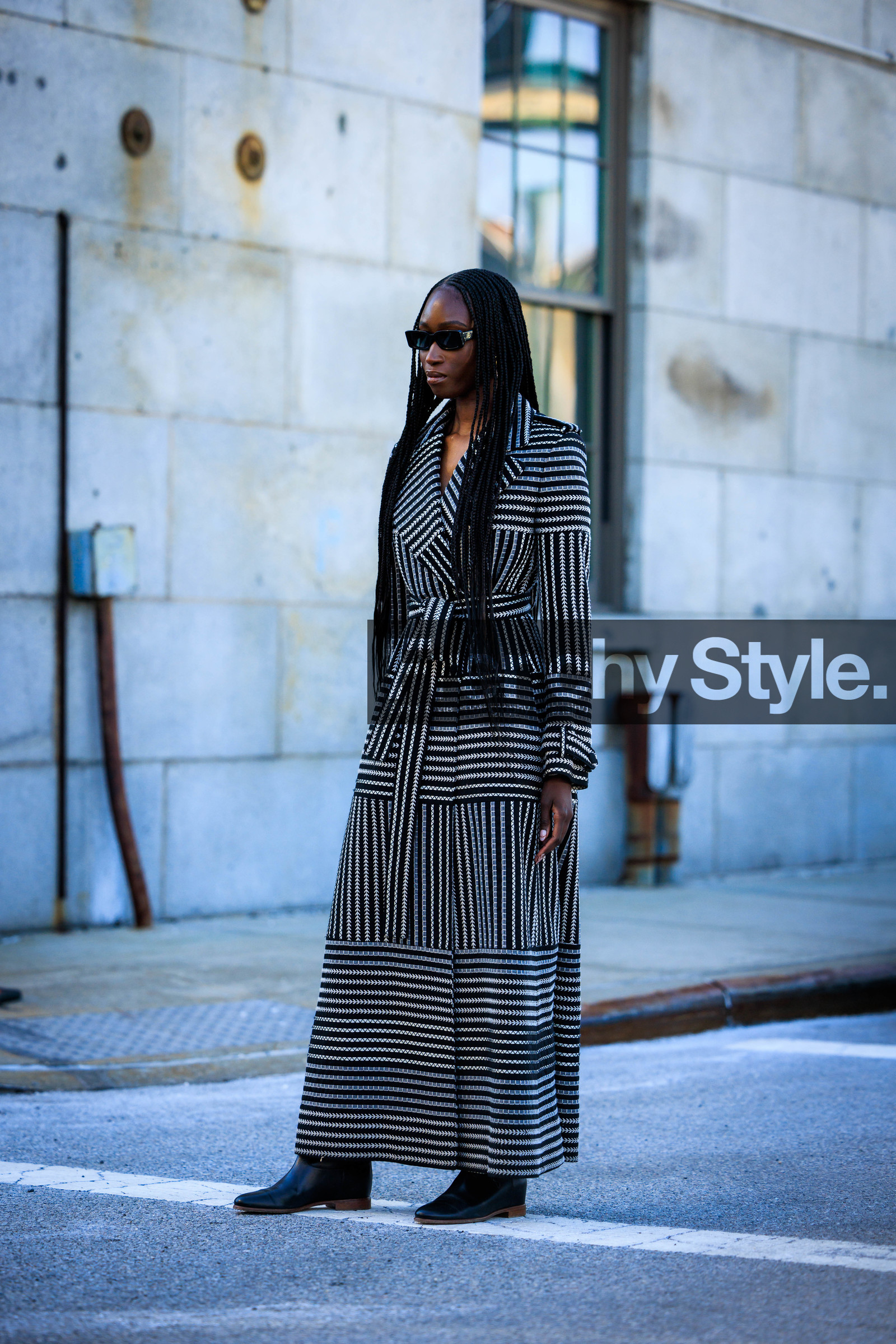 embroideres trench, long trench coat, black boots, leather boots, black sunglasses, Amy sall, street style, jonathan paciullo, FW, frenchystyle, fashion week, NYFW, NEW YORK, AUTUMN WINTER 2022-2023, FALL WINTER 2022_2023, FW 22-23, vertical, full length, model