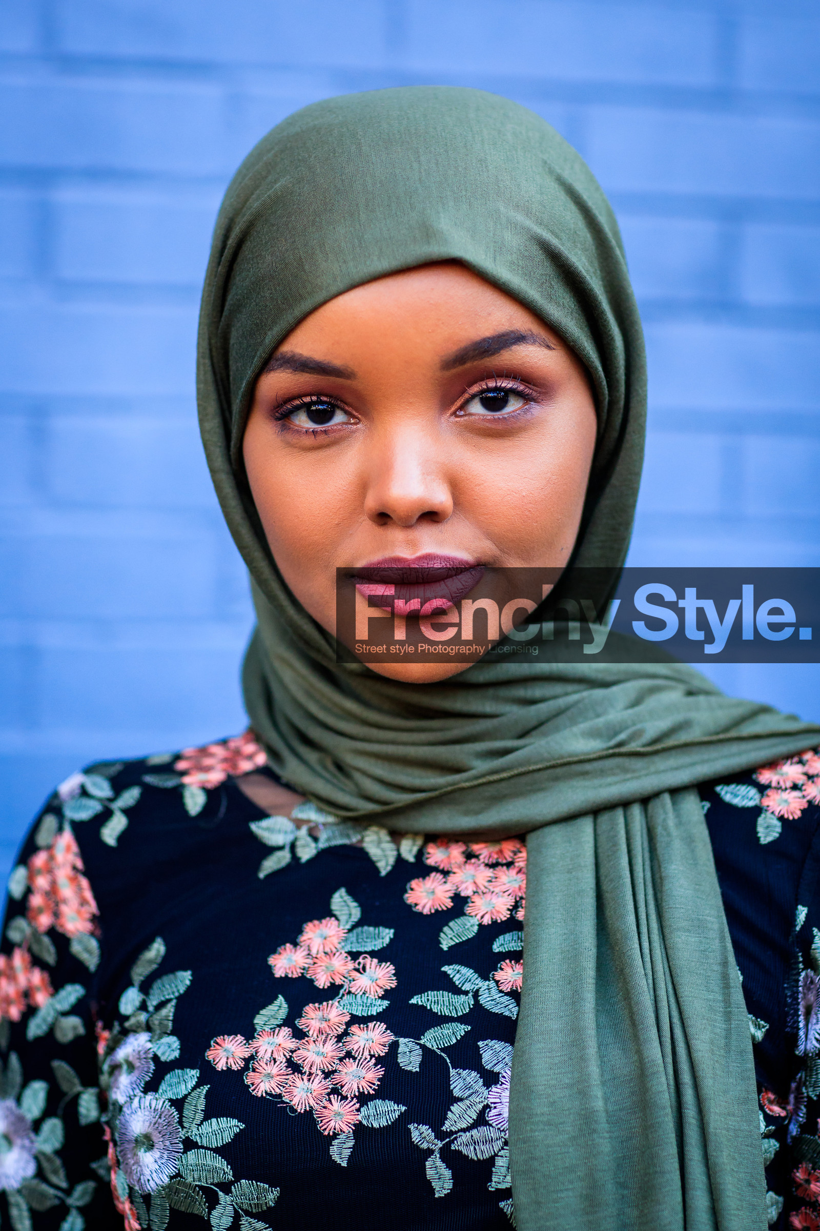 floral, flowers, green scarf, hijab, printed top, street style, jonathan paciullo, FW, frenchystyle, fashion week, NYFW, NEW YORK, AUTUMN WINTER 2018-2019, AW 18-19, FALL WINTER 2018-2019, FW 18-19, vertical, atmosphere details, detail, portrait, model, halima aden