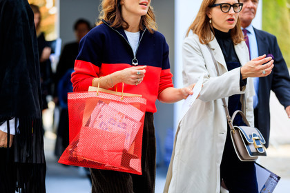 atmosphere details, detail, fashion week, frenchystyle, FW, graphic bag, graphic sweater, horizontal, jonathan paciullo, leather bag, PARIS, PFW, printed bag, red bag, red sweater, SPRING SUMMER 2018, SS 18, street style