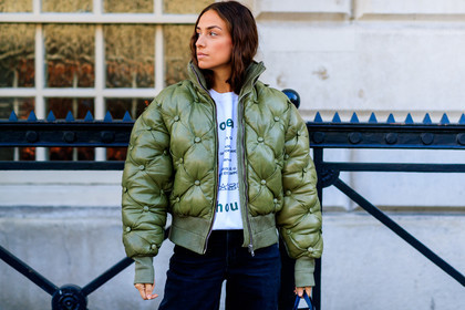 anya hindmarch, black denim, denim pants, down jacket, erika boldrin, graphic bag, green jacket, jeans, multicolor bag, printed bag, printed sweater, proenza schouler, striped bag, trousers, white sweater, yellow boots, fashion week, frenchystyle, FW, jonathan paciullo, street style, LFW, LONDON, SPRING SUMMER 2019, SS 19, atmosphere details, horizontal, detail