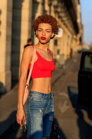 blue denim, denim pants, dyed hair, freckles, jeans, leather bag, pink bag, red lips, red t shirt, red top, trousers, fashion week, frenchystyle, FW, jonathan paciullo, street style, PFW, PARIS, vertical, detail, atmosphere details, model, AUTUMN WINTER 2018-2019, FALL WINTER 2018-2019, FW 18-19