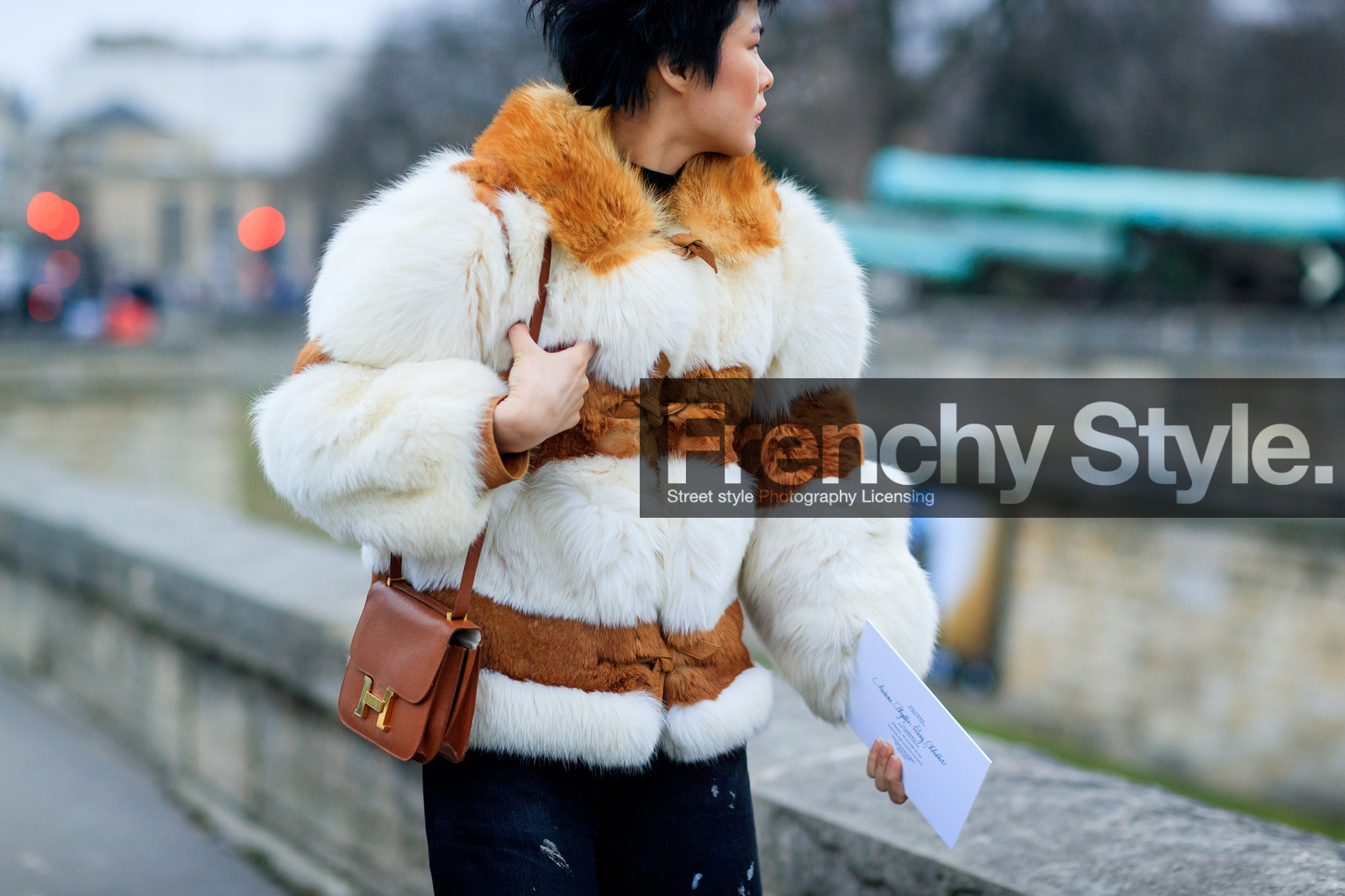 brown bag, constance bag, fur jacket, hermès, leather bag, white fur, white jacket, fashion week, frenchystyle, FW, jonathan paciullo, street style, PFW, PARIS, SPRING SUMMER 2017, SS 17, HAUTE COUTURE, atmosphere details, detail, horizontal