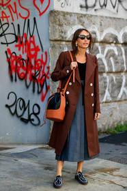 chloe loulou de saison, brown jacket, long jacket, grey skirt, long skirt, pleated skirt, plaited shoes, flat shoes, black leather derbie, white leather derbies, bicolor derbies, black leather bag, camel leather bag, bicolor bag, shoulder bag, bucket bag, loewe bag, bottega veneta sunglasses, pearl earrings, butterfly sunglasses, black sunglasses, fashion week, frenchystyle, FW, jonathan paciullo, street style, MFW, MILAN, AUTUMN WINTER 2020-2021, FALL WINTER 2020-2021, FW 20-21, vertical, full length