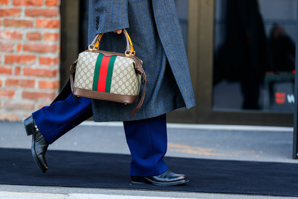 beige bag, black shoes, blue pants, graphic bag, grey jacket, gucci, leather bag, leather shoes, monogram, printed bag, trousers, fashion week, frenchystyle, FW, jonathan paciullo, street style, MFW, MILAN, AUTUMN WINTER 2018-2019, FALL WINTER 2018-2019, FW 18-19, horizontal, atmosphere details