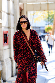 black bag, graphic dress, graphic skirt, leather bag, printed dress, printed skirt, sunglasses, Tiffany Hsu, floral, flowers, fashion week, frenchystyle, FW, jonathan paciullo, street style, LFW, LONDON, SPRING SUMMER 2019, SS 19, vertical, detail, atmosphere details