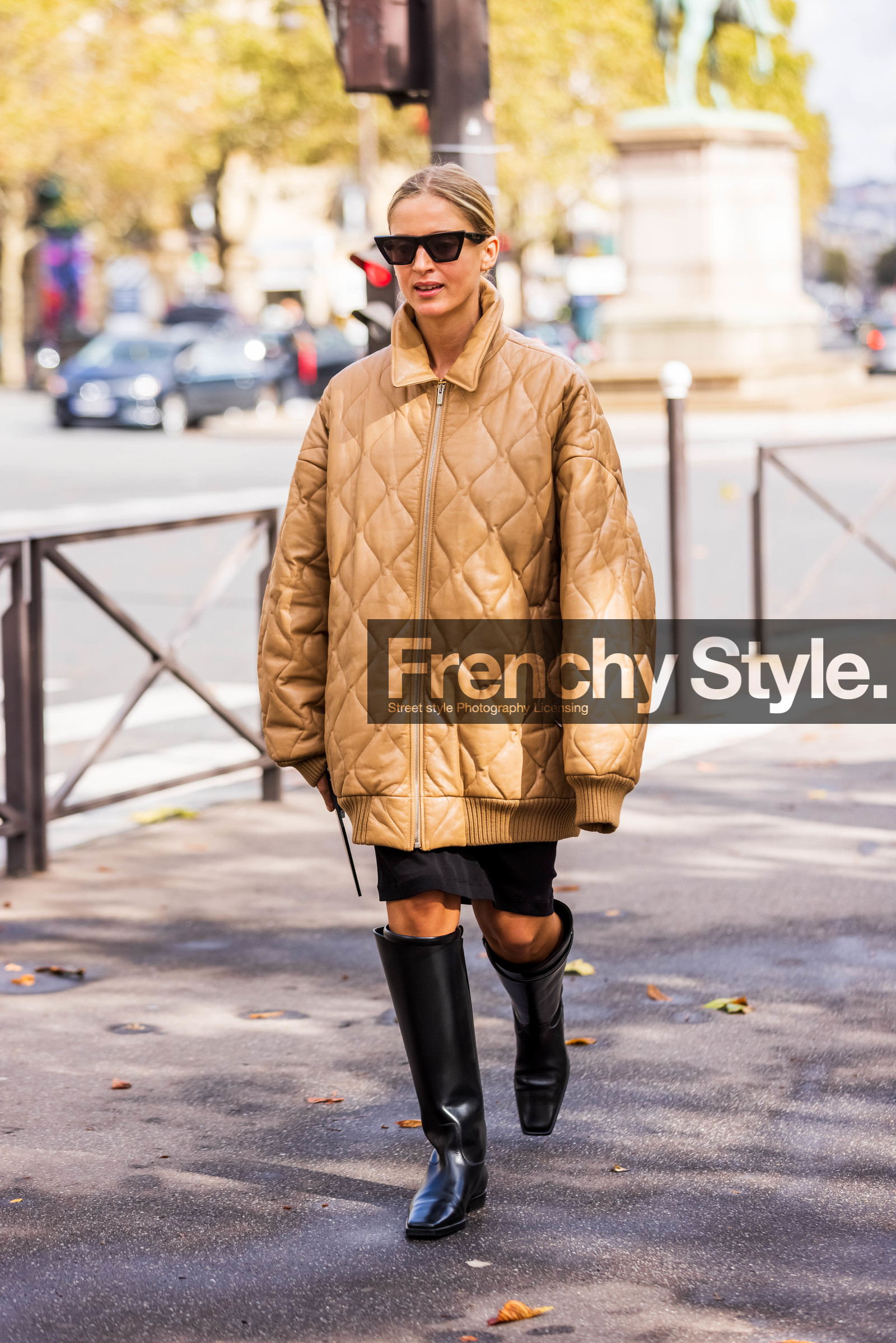 beige jacket, black boots, black sunglasses, boots, high boots, jacket, oversize jacket, quilted jacket, sunglasses, coat, oversize coat, beige coat, leather jacket, leather coat, fashion week, frenchystyle, FW, jonathan paciullo, street style, PFW, PARIS, SPRING SUMMER 2022, SS 22, vertical, full length