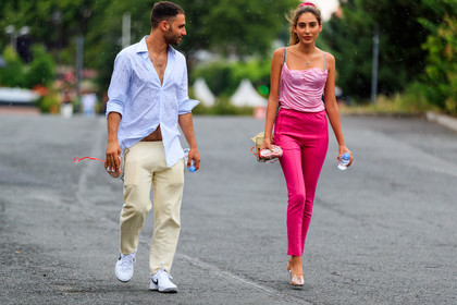 beige pants, blue shirt, leather shoes, nike, pink pants, pink top, sweatpants, transparent shoes, trousers, white sneakers, fashion week, frenchystyle, FW, jonathan paciullo, street style, PFW, PARIS, atmosphere details, horizontal, full length, AUTUMN WINTER 2018-2019, FALL WINTER 2018-2019, FW 18-19