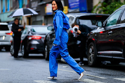 blue jumpsuit, leather bag, leather shoes, red lips, Tiffany Hsu, transparent bag, trousers, street style, jonathan paciullo, FW, frenchystyle, fashion week, NYFW, NEW YORK, SPRING SUMMER 2019, SS 19, atmosphere details, horizontal, detail