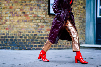atmosphere details, detail, fashion week, frenchystyle, FW, golden pants, high heels, horizontal, jonathan paciullo, leather coat, leather shoes, LFW, LONDON, purple coat, red boots, shiny pants, SPRING SUMMER 2018, SS 18, street style, trousers, varnished leather shoes