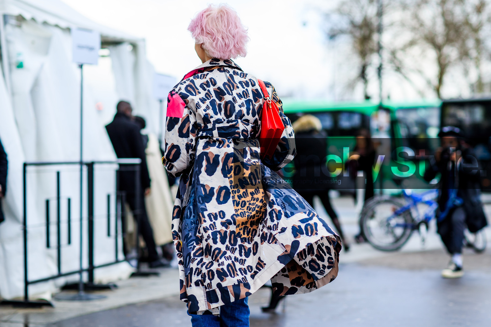 animal print, atmosphere details, AUTUMN WINTER 2016-2017, AW 16-17, back detail, detail, dyed hair, FALL WINTER 2016-2017, fashion week, frenchystyle, FW, FW 16-17, horizontal, jonathan paciullo, leather bag, leopard coat, leopard print, olga karput, PARIS, PFW, pink hair, printed coat, red bag, street style