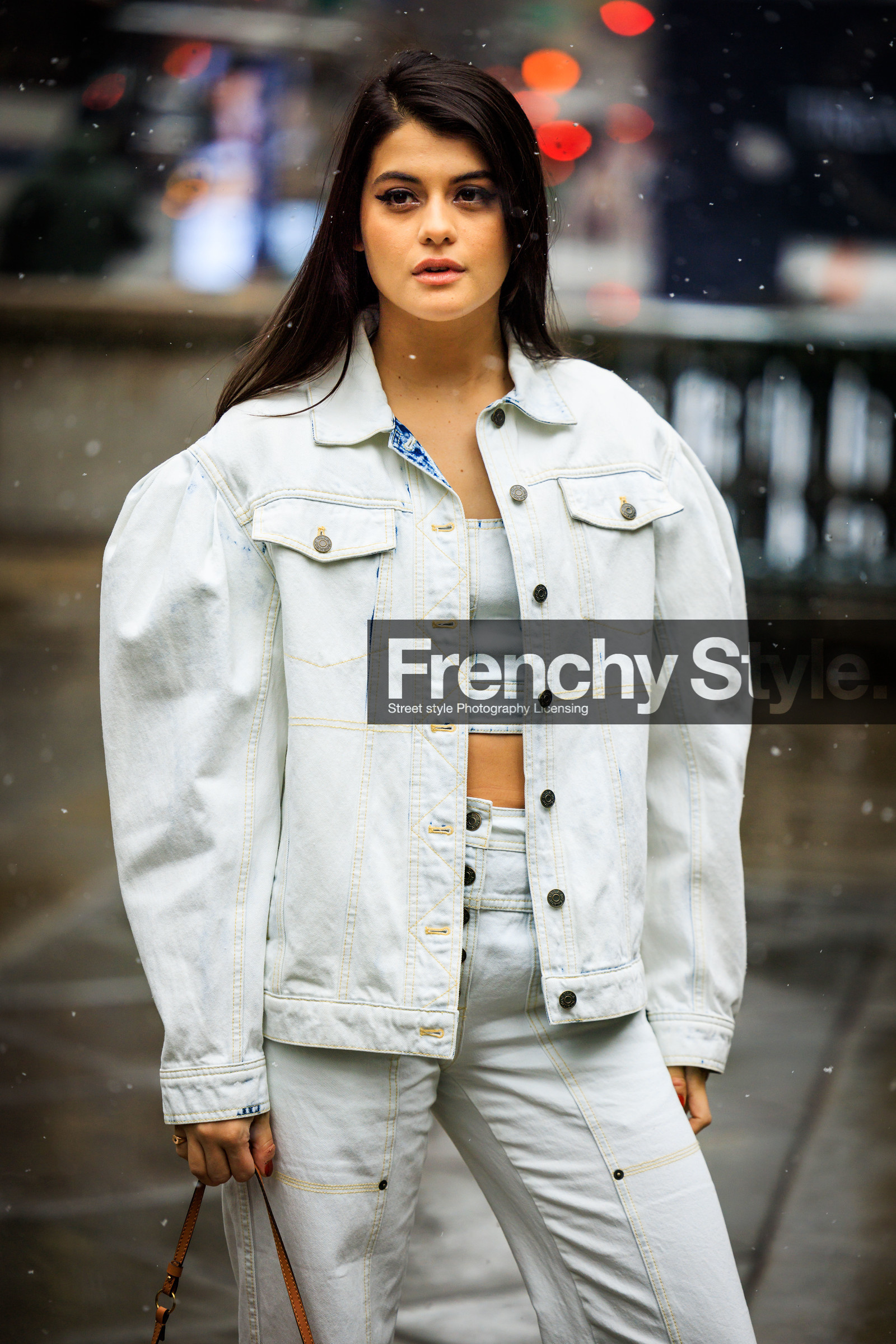 full denim look, full look, full white look, white denim, white jacket, white top, white pants, Sofia Black D'Elia, fashion week, frenchystyle, FW, jonathan paciullo, street style, NYFW, NEW YORK, AUTUMN WINTER 2022-2023, FALL WINTER 2022_2023, FW 22-23, vertical, atmosphere details