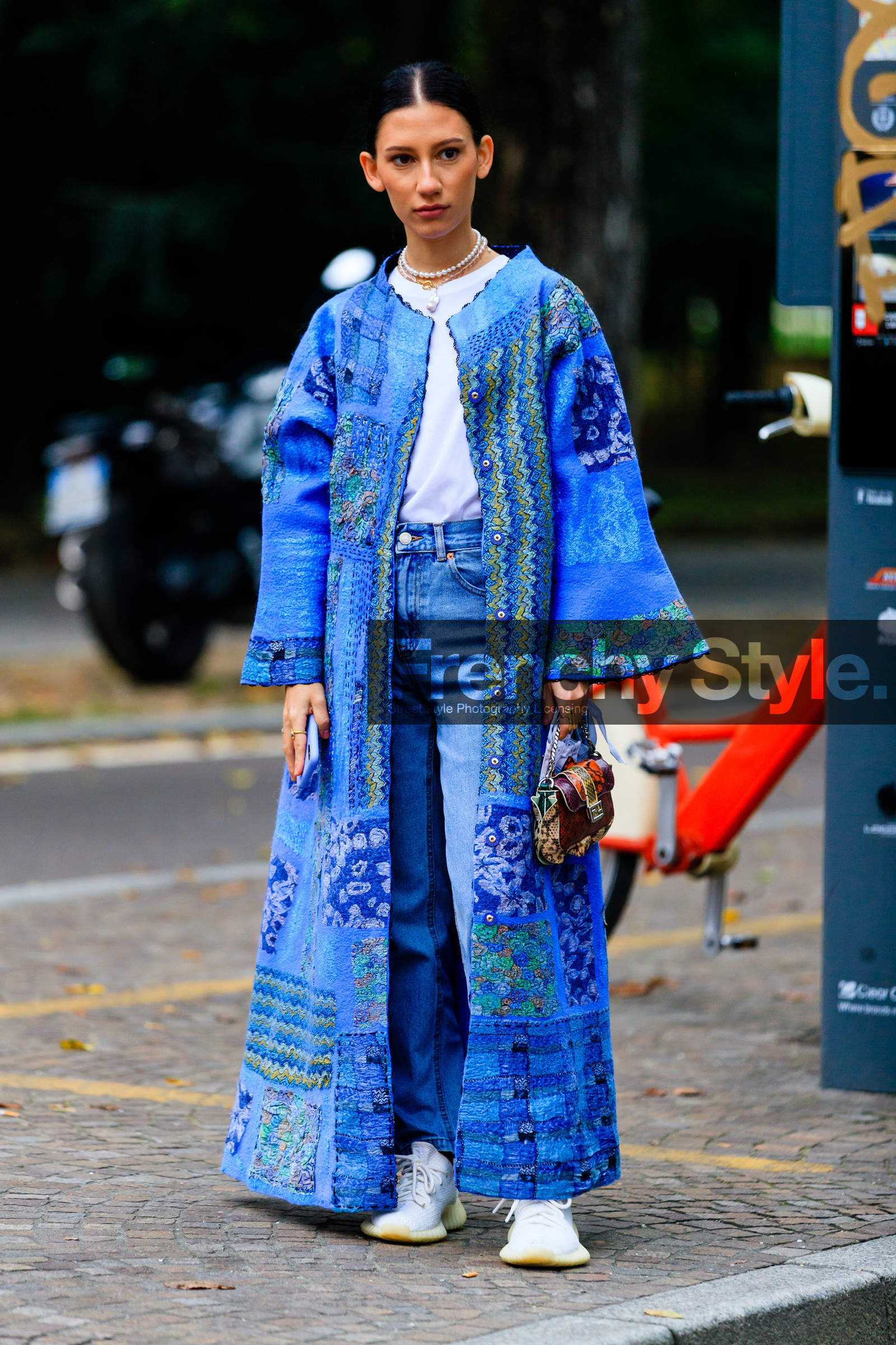 blue total look, blue jeans, blue jacket, blue coat, blue kimono, kimono jacket, white t-shirt, white necklace, pearl necklace, fendi bag, multicolor bag, animal skin bag, long jacket, long kimono, patchwork jacket, patchwork coat, patchwork kimono, white sneakers, nike shoes, ruffle bag, burgundy leather bag, green leather bag, orange leather bag, street style, jonathan paciullo, FW, frenchystyle, fashion week, MFW, MILAN, SPRING SUMMER 2021, SS 21, vertical, full length