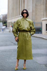 alessandra ambrosio, kaki leather jacket, kaki leather skirt, kaki shoes, satin shoes, multi straps shoes, sharp end shoes, prada shoes, zipped jacket, mid long skirt, belted skirt, metalic belt, golden chain belt, square shape glasses, scale sunglasses, miu miu jacket, miu miu skirt, fashion week, frenchystyle, FW, jonathan paciullo, street style, PFW, PARIS, vertical, full length