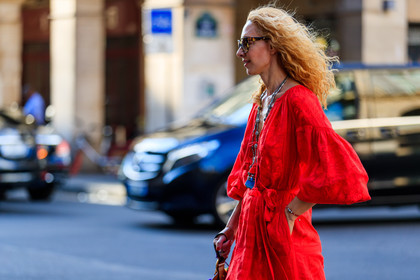 graphic dress, necklace, printed dress, red dress, sunglasses, fashion week, frenchystyle, FW, jonathan paciullo, street style, PFW, PARIS, horizontal, atmosphere details, detail, AUTUMN WINTER 2018-2019, FALL WINTER 2018-2019, FW 18-19, elina halimi