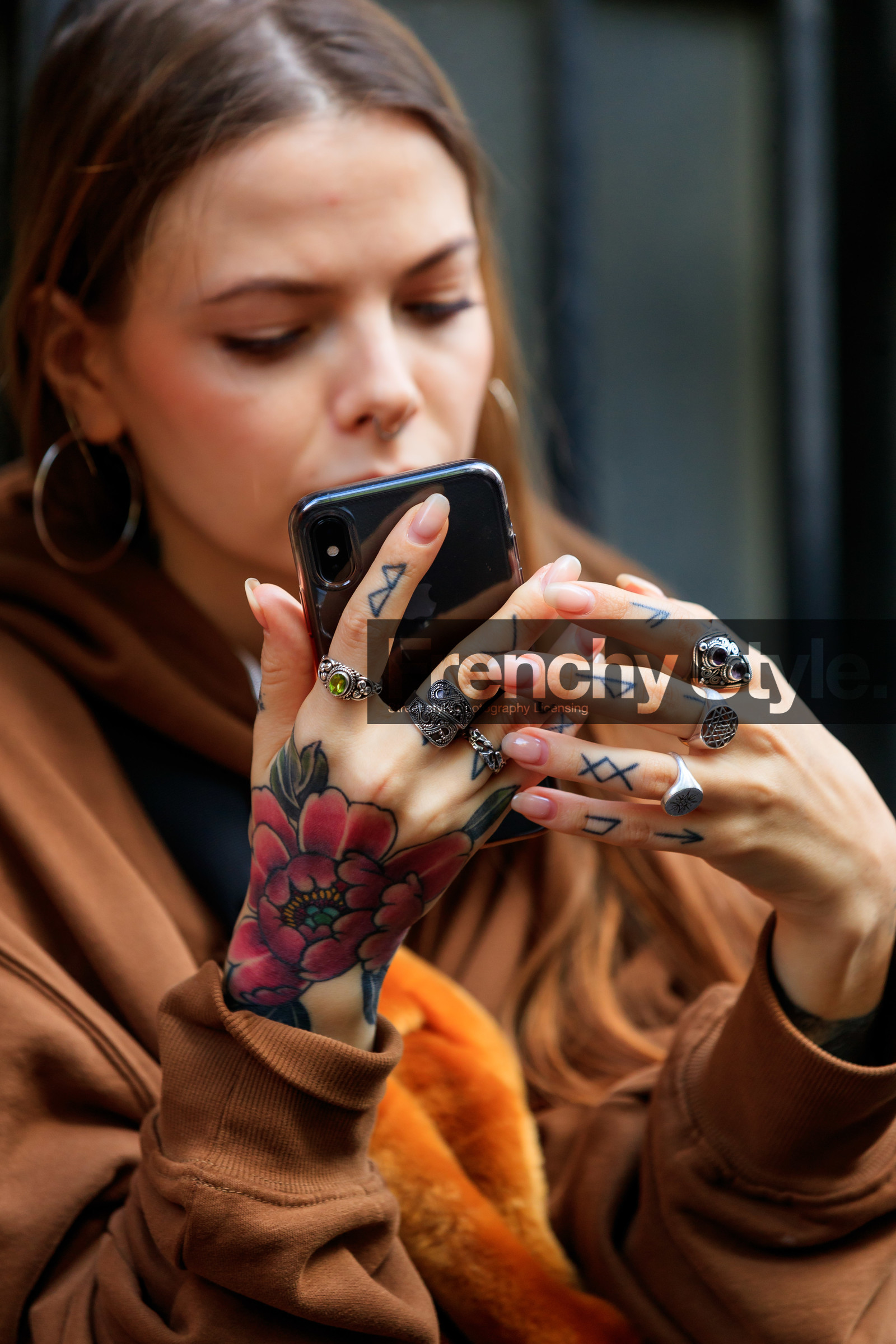 tatoo, close up detail, silvered ring, multi rings, PARIS, PFW, SPRING SUMMER 2020, SS 20, fashion week, frenchystyle, FW, jonathan paciullo, street style, vertical, atmosphere details, detail