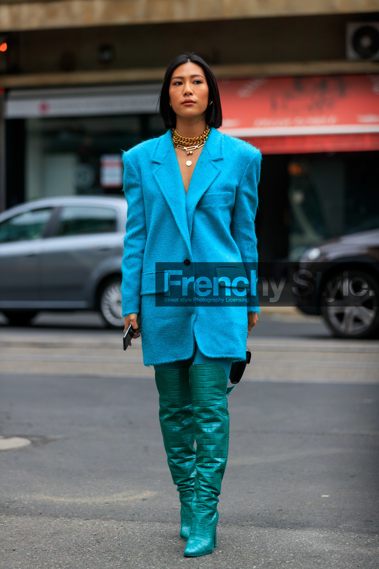 max mara jacket, max mara look, blue jacket, blue tights, high boots, blue leather boots, animal skin boots, blue total look, multi necklace, chain necklace, golden necklace, max mara boots, jacket dress, fashion week, frenchystyle, FW, jonathan paciullo, street style, MFW, MILAN, SPRING SUMMER 2020, SS 20