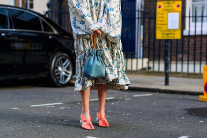 blue bag, floral, flowers, high heels, leather bag, leather shoes, pink shoes, printed dress, white dress, fashion week, frenchystyle, FW, jonathan paciullo, street style, LFW, LONDON, AUTUMN WINTER 2018-2019, AW 18-19, FALL WINTER 2018-2019, FW 18-19, horizontal, atmosphere details, detail