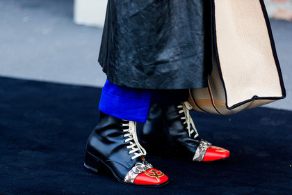 beige bag, black coat, black shoes, blue pants, leather bag, leather coat, leather shoes, printed shoes, snake print, trousers, fashion week, frenchystyle, FW, jonathan paciullo, street style, MFW, MILAN, AUTUMN WINTER 2018-2019, FALL WINTER 2018-2019, FW 18-19, horizontal, atmosphere details