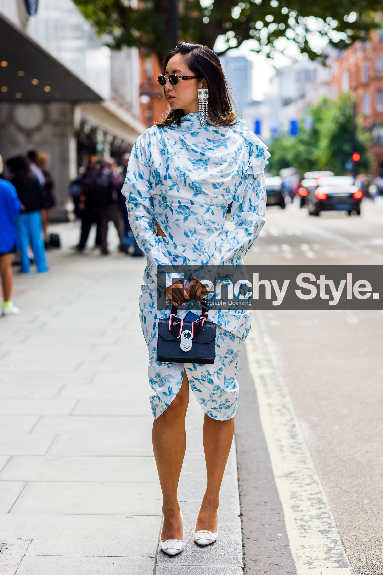 flower dress, flowered dress, midi dress, pumps, white, blue sky, blue, handbag, Bags, earrings, sunglasses, fashion week, frenchystyle, FW, jonathan paciullo, street style, SPRING SUMMER 2022, SS 22, LFW, LONDON, vertical, full length