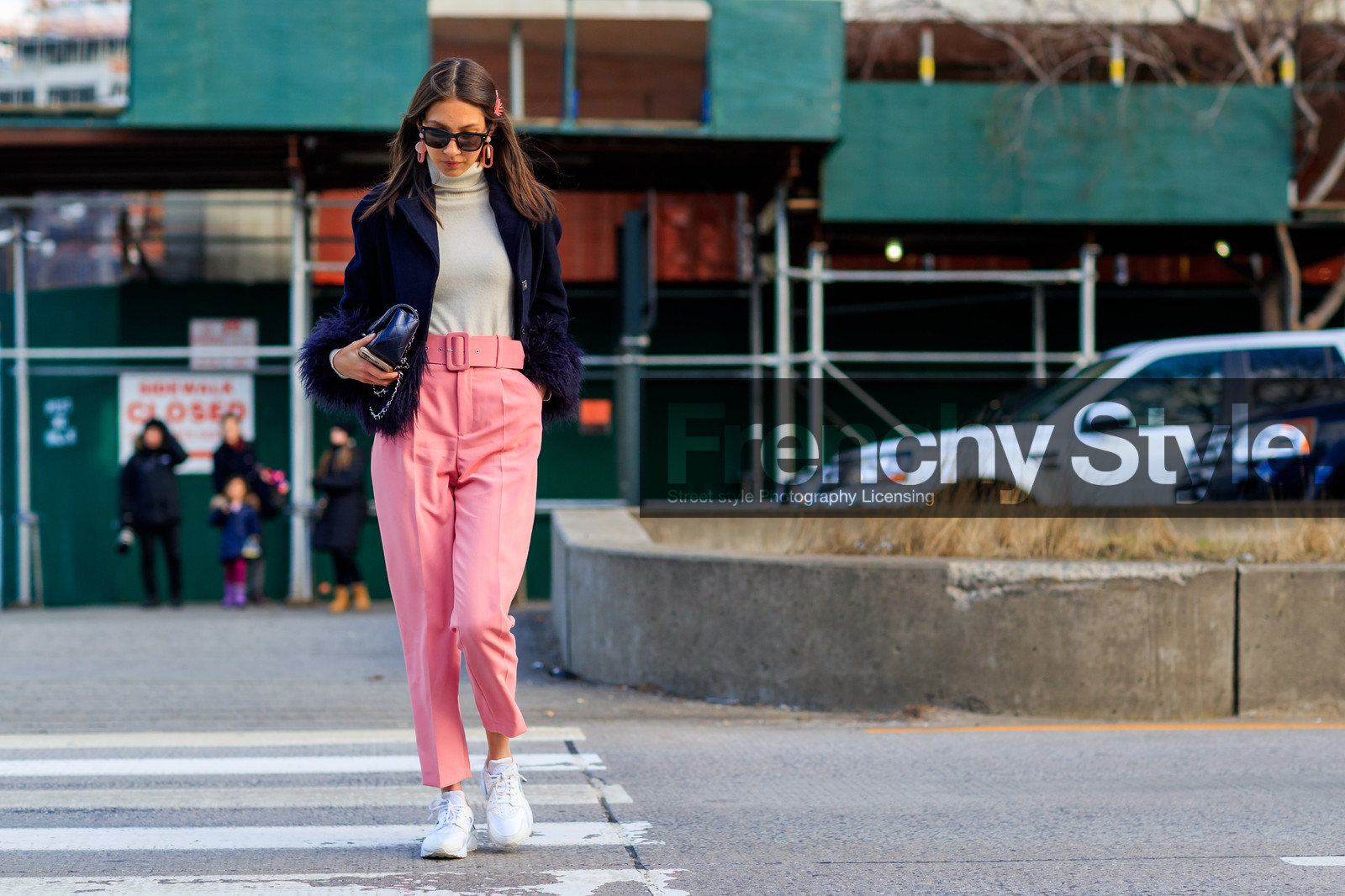black bag, blue jacket, earrings, feathers, leather bag, leather shoes, pink pants, sunglasses, trousers, white sneakers, white sweater, street style, jonathan paciullo, FW, frenchystyle, fashion week, NYFW, NEW YORK, AUTUMN WINTER 2018-2019, AW 18-19, FALL WINTER 2018-2019, FW 18-19, atmosphere details, horizontal, full length