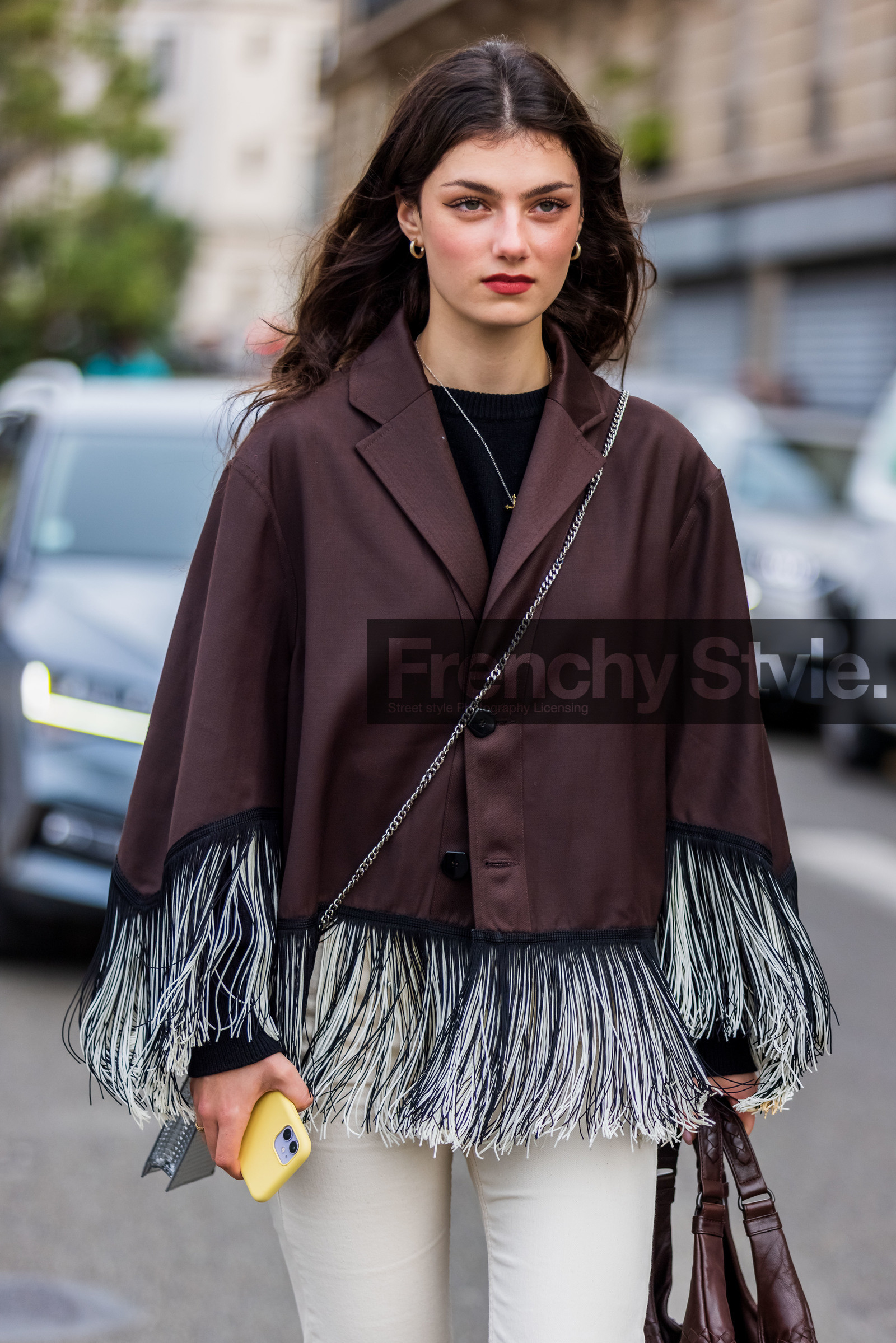 black top, brown bag, brown jacket, fringed jacket, fringes, jacket, leather bag, silver bag, white jean, white pants, fashion week, frenchystyle, FW, jonathan paciullo, street style, PFW, PARIS, SPRING SUMMER 2022, SS 22, vertical, atmosphere details