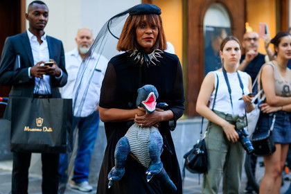 black and white, black dress, black hat, choker, veil, PFW, fashion week, frenchystyle, FW, jonathan paciullo, street style, PARIS, horizontal, atmosphere details, detail, AUTUMN WINTER 2018-2019, FALL WINTER 2018-2019, FW 18-19, michelle elie