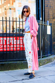 AUTUMN WINTER 2017-2018, AW 17-18, black slippers, carola bernard, FALL WINTER 2017-2018, fashion week, frenchystyle, full length, fur shoes, FW, FW 17-18, grey t shirt, gucci, jonathan paciullo, leather shoes, LFW, LONDON, pink jacket, printed pants, robe, silk jacket, silk pants, street style, sunglasses, trousers, vertical, white pants