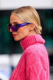 leonie hanne, balenciaga sunglasses, futurist shape sunglasses, purple sunglasses, mirror sunglasses, pink pullover, close up detail, turtleneck pullover, PARIS, PFW, SPRING SUMMER 2020, SS 20, fashion week, frenchystyle, FW, jonathan paciullo, street style, vertical, atmosphere details, detail