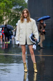 chanel bag, chanel jacket, chanel boots, chanel total look, tweed jacket, white jacket, lurex jacket, golden jacket, jacket dress, golden boots, low boots, animal skin boots, white shirt, black leather bag, chain strap bag, quilted bag, pearl strap bag, golden strap bag, PARIS, PFW, SPRING SUMMER 2020, SS 20, fashion week, frenchystyle, FW, jonathan paciullo, street style, vertical, full length